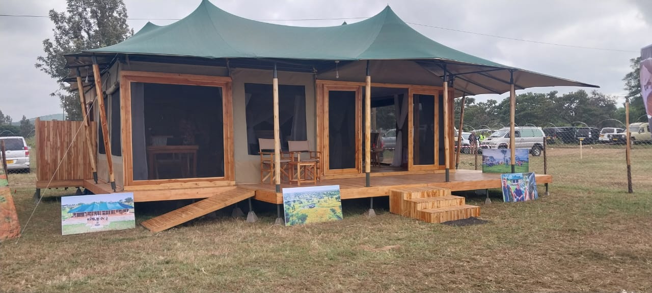 Luxury Living Space Finishes tiling ceiling design